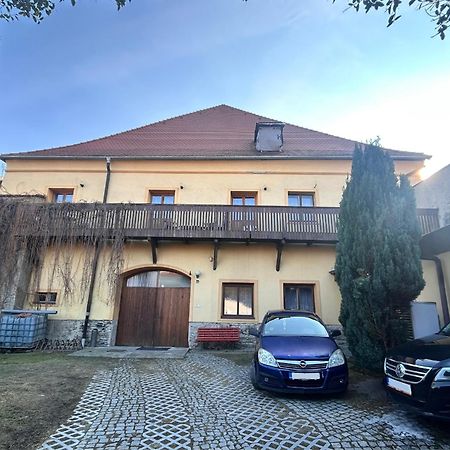 Restaurace A Penzion Podloubi Opočno Eksteriør billede