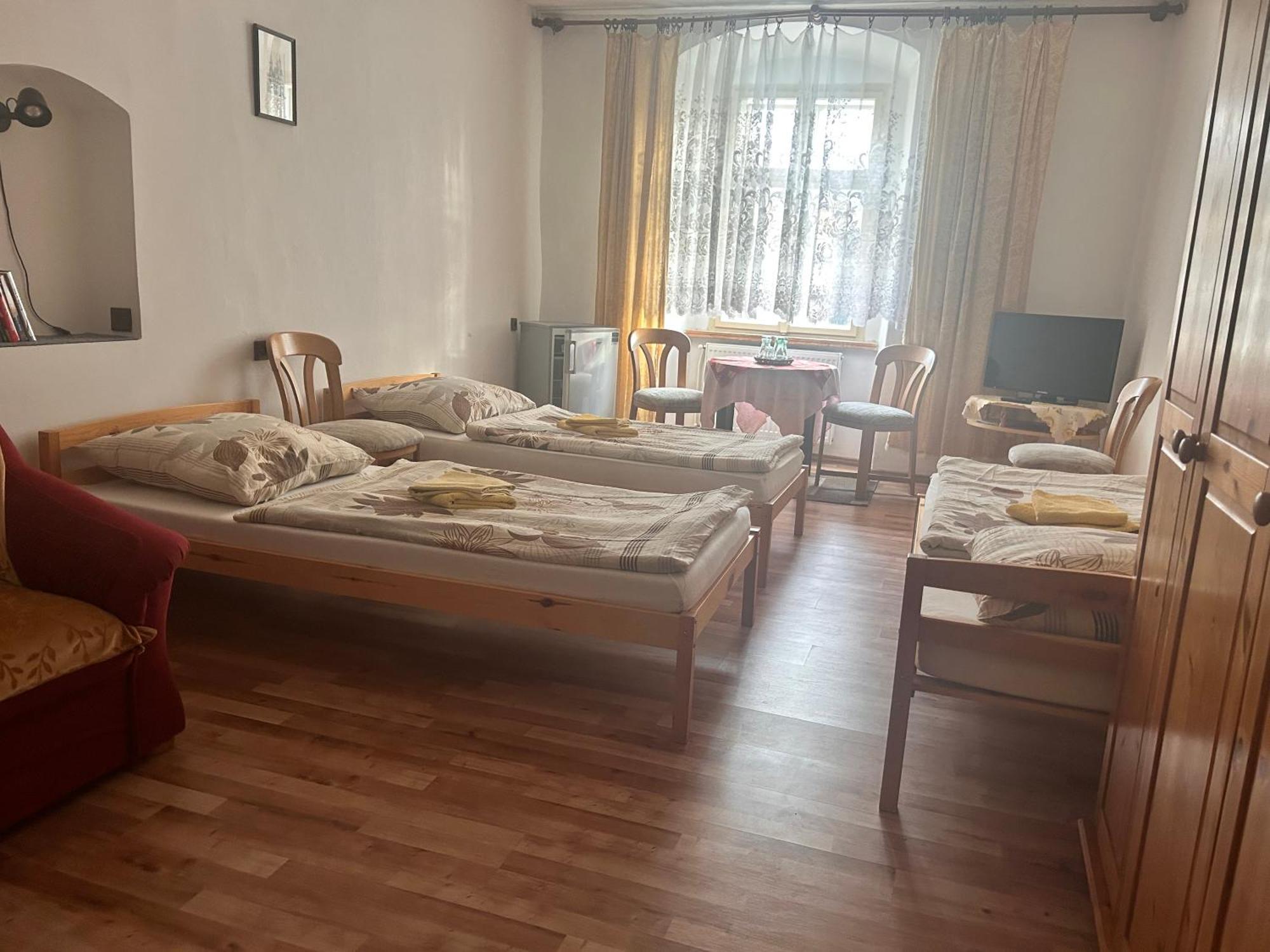Restaurace A Penzion Podloubi Opočno Eksteriør billede
