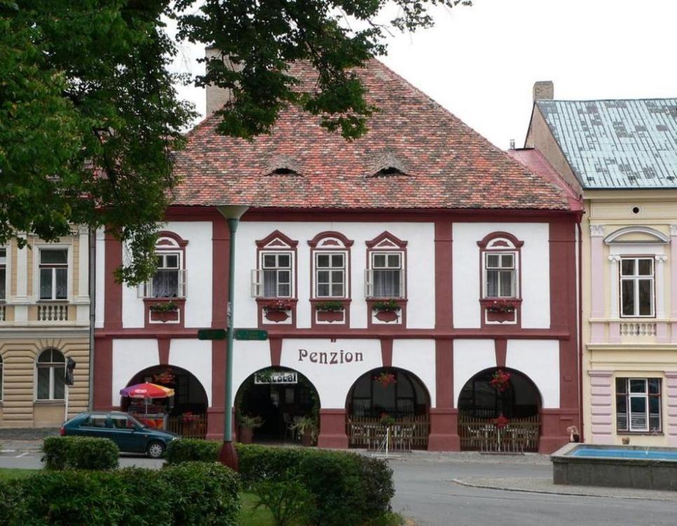 Restaurace A Penzion Podloubi Opočno Eksteriør billede